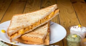 Generasi Sandwich: Pengertian, Dampak, dan Cara Mengatasinya Generasi Sandwich