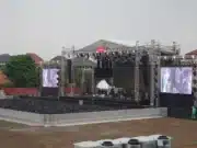 10 Tips Nonton Konser yang Cerdas: Dijamin Aman dan Praktis! Tips Nonton Konser