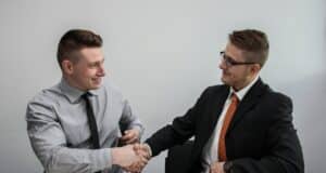 10 Cara Negosiasi Gaji Paling Ampuh, Harus Kamu Coba! Cara Negosiasi Gaji