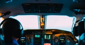 Gaji Pilot di Indonesia 2024: Menurut Jabatan dan Maskapai! Gaji Pilot di Indonesia 2024