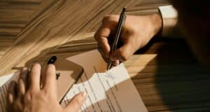 Apa Itu PKWT? Arti, Hak, Kompensasi, dan Perbedaan Dengan PKWTT Apa Itu PKWT