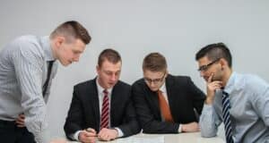 Pesangon Karyawan: Pengertian, Peraturan, dan Perhitungannya Pesangon Karyawan