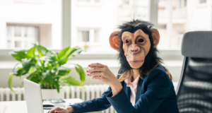 Monkey Business: Pengertian, Ciri, dan Cara Menghindarinya! Monkey Business